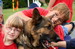 Kuscheln mit Schäferhund Grando