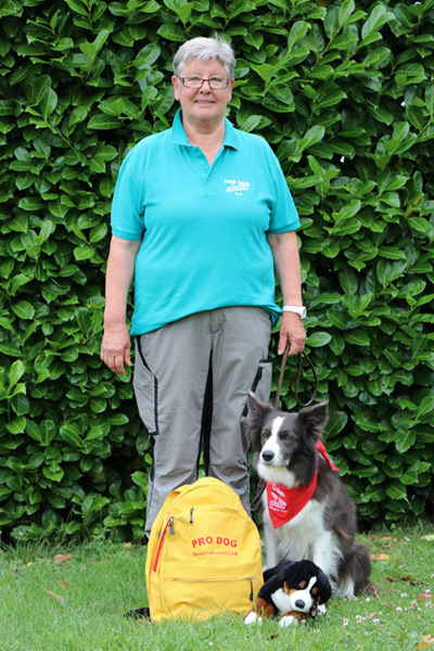 Rosi mit Besuchshund Caja